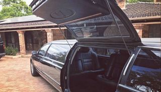 BLACK STRETCH LIMOUSINE